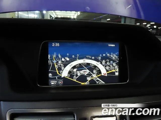 Mercedes-Benz E-Class 2013 thumb 2