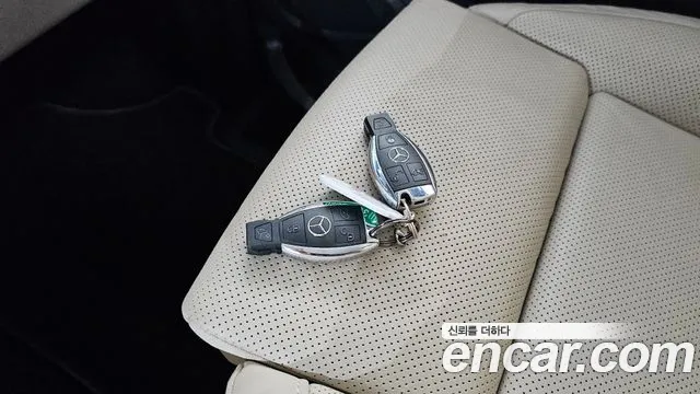Mercedes-Benz V-Класс 2023 thumb 5