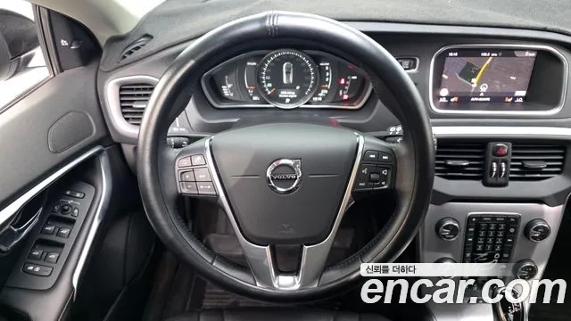 Volvo V40 Cross Country 2018 thumb 11