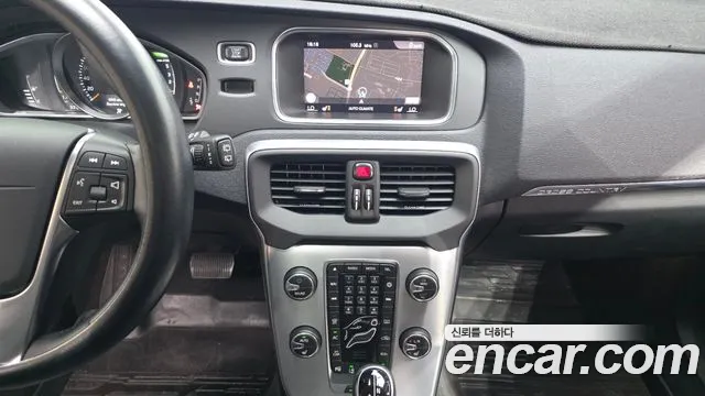 Volvo V40 Cross Country 2018 thumb 7
