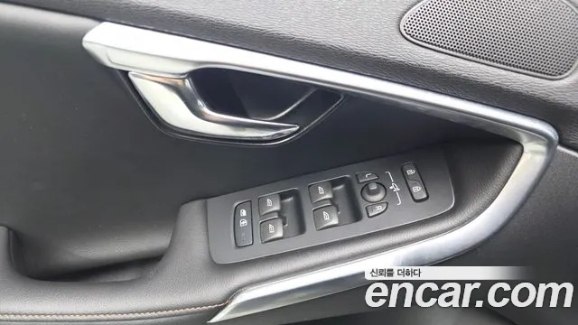 Volvo V40 Cross Country 2018 thumb 4
