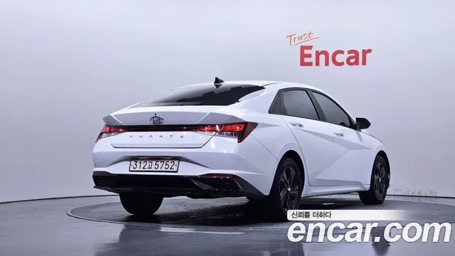 Hyundai Elantra 2022 thumb 2
