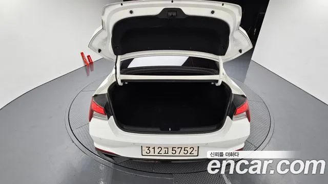 Hyundai Elantra 2022 thumb 9