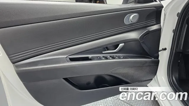 Hyundai Elantra 2022 thumb 3