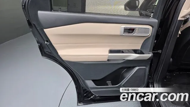 Ford Explorer 2020 thumb 9