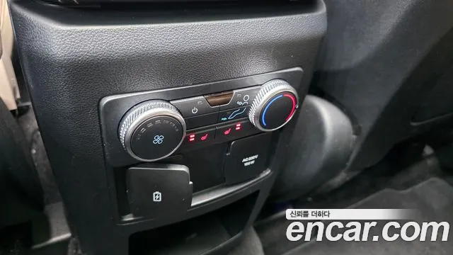 Ford Explorer 2020 thumb 10