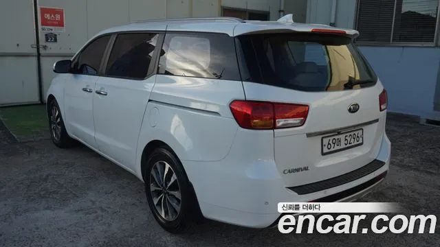 Kia Carnival 2014 thumb 4