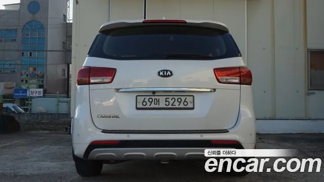 Kia Carnival 2014 thumb 5