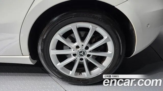 Mercedes-Benz A-Class 2019 thumb 9