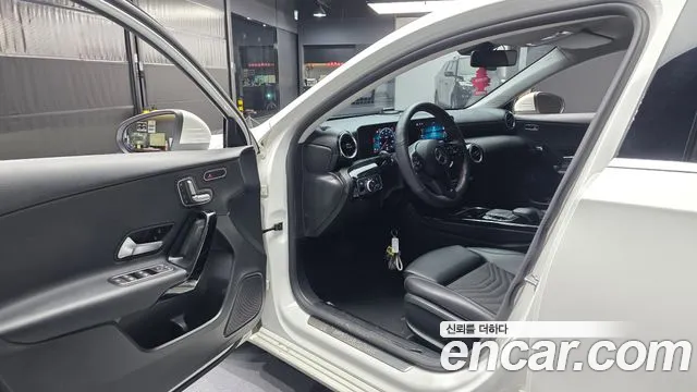 Mercedes-Benz A-Class 2019 thumb 5
