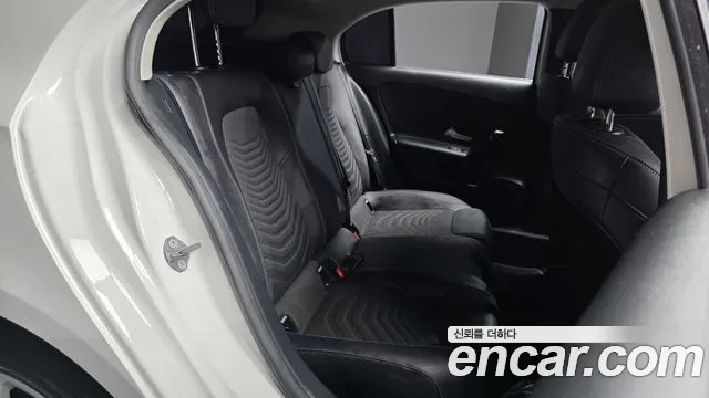 Mercedes-Benz A-Class 2019 thumb 11