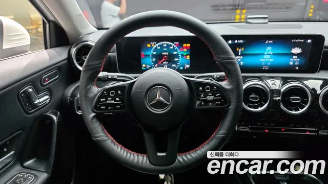 Mercedes-Benz A-Class 2019 thumb 3