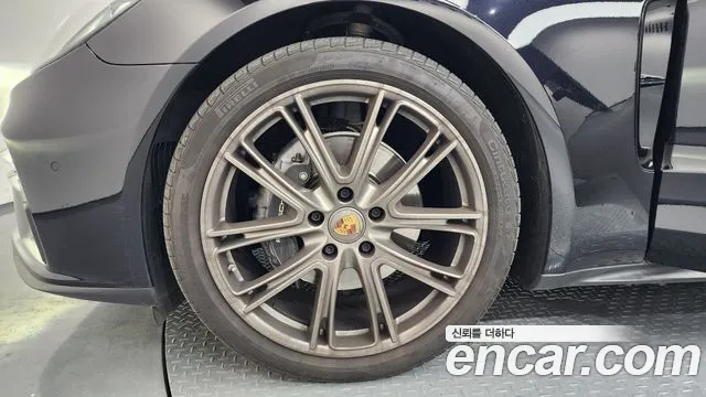 Porsche Panamera 2023 thumb 9