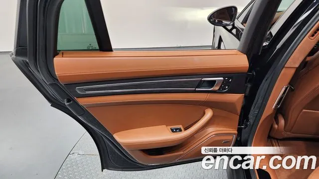 Porsche Panamera 2023 thumb 3