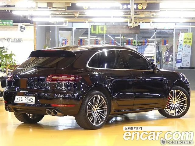 Porsche Macan 2018 thumb 11