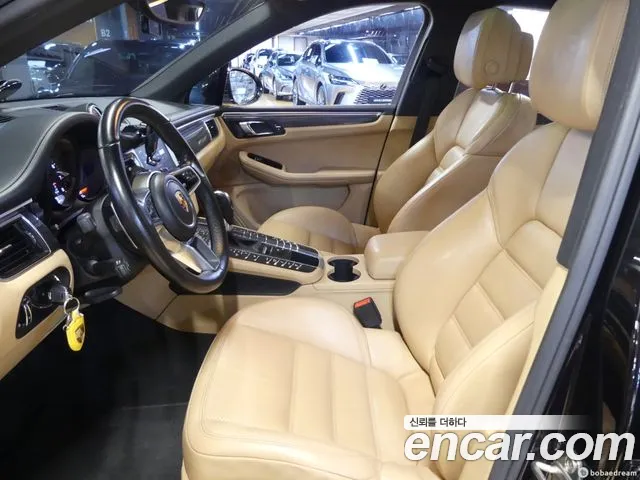 Porsche Macan 2018 thumb 12