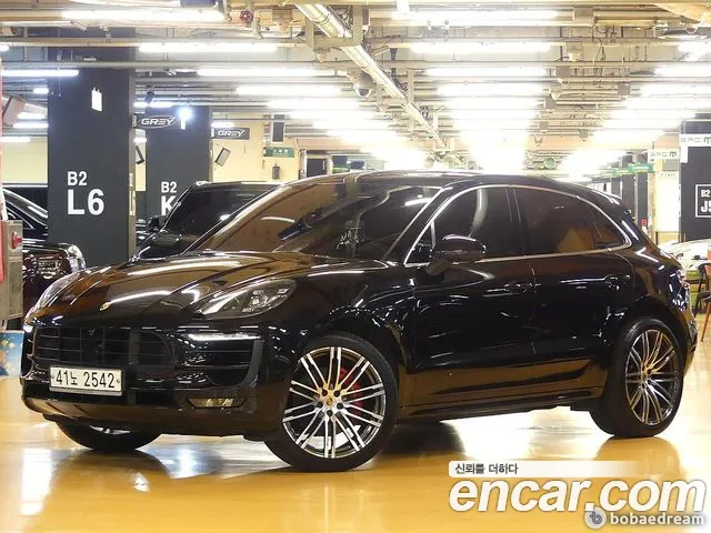 Porsche Macan 2018 thumb 3