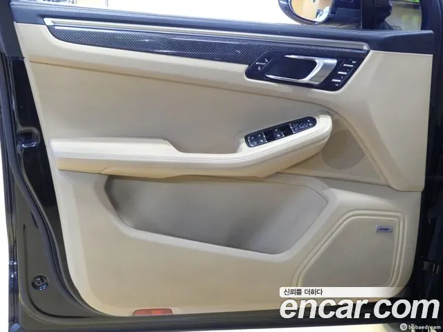 Porsche Macan 2018 thumb 10