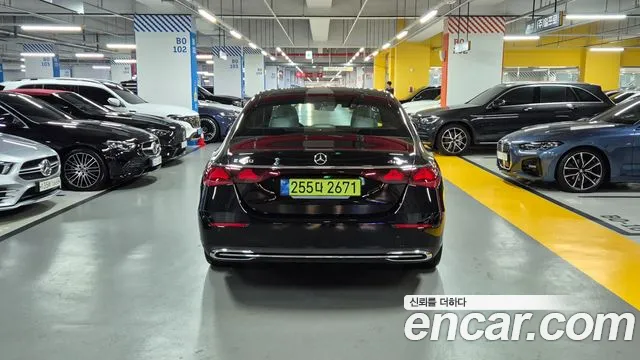 Mercedes-Benz E-Class 2025 thumb 4