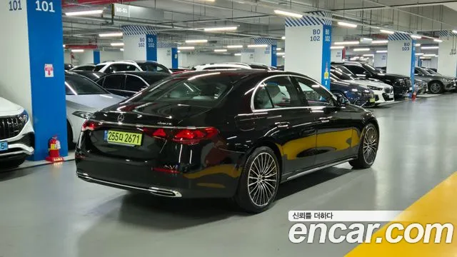 Mercedes-Benz E-Class 2025 thumb 5