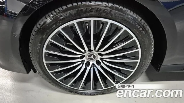 Mercedes-Benz E-Class 2025 thumb 8