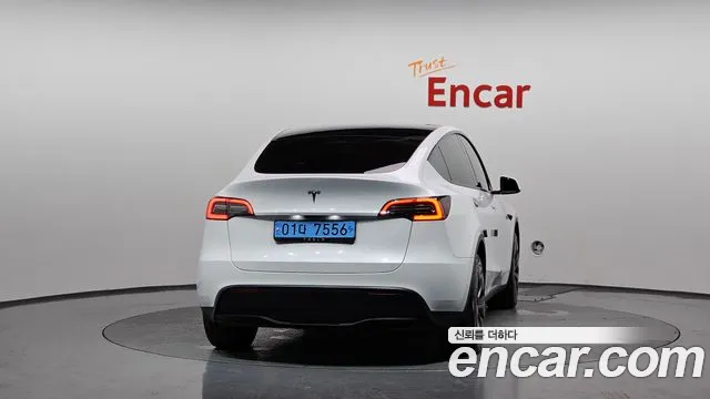 Tesla Model Y 2024 thumb 7