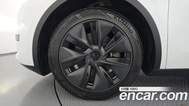 Tesla Model Y 2024 thumb 9