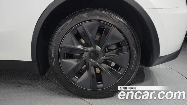 Tesla Model Y 2024 thumb 11