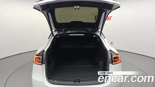 Tesla Model Y 2024 thumb 12