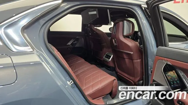 BMW 7 серии 2023 thumb 10