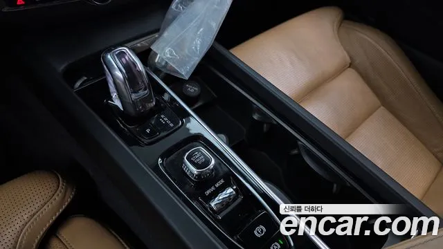 Volvo XC60 2018 thumb 2