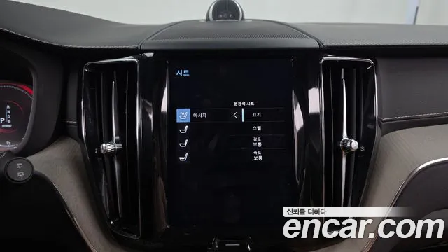 Volvo XC60 2018 thumb 4