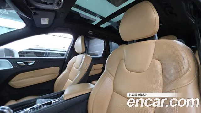Volvo XC60 2018 thumb 5