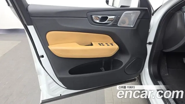 Volvo XC60 2018 thumb 9