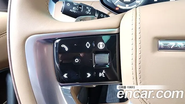 Land Rover Range Rover 2025 thumb 4