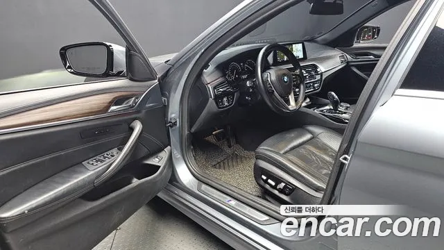 BMW 5 серии 2018 thumb 3