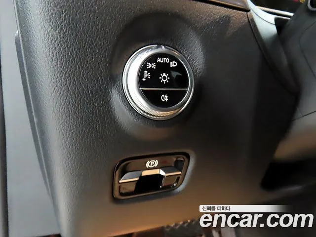Mercedes-Benz C-Class 2023 thumb 9