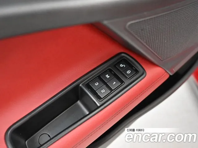 Jaguar XE 2016 thumb 10