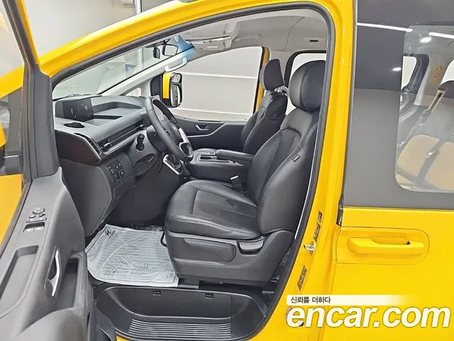Hyundai Staria 2022 thumb 4