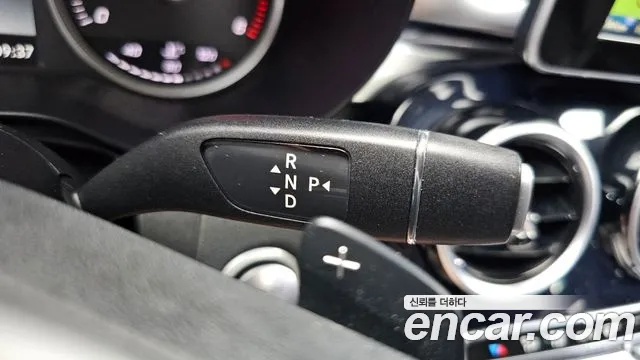 Mercedes-Benz C-Class 2016 thumb 3