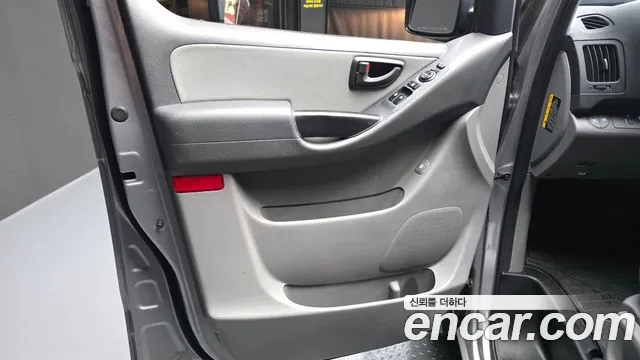 Hyundai Staria 2021 thumb 10