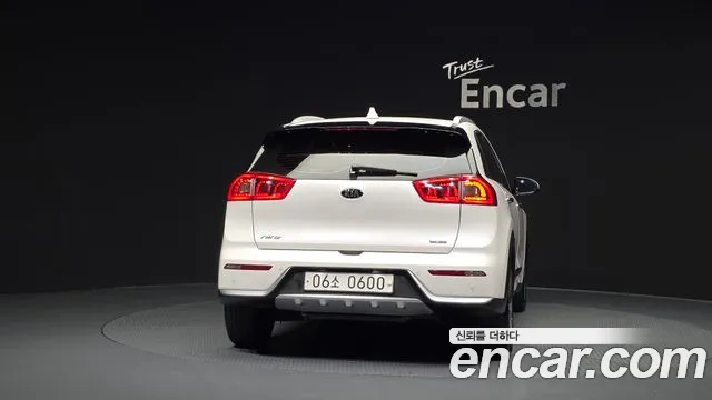 Kia Niro 2016 thumb 4