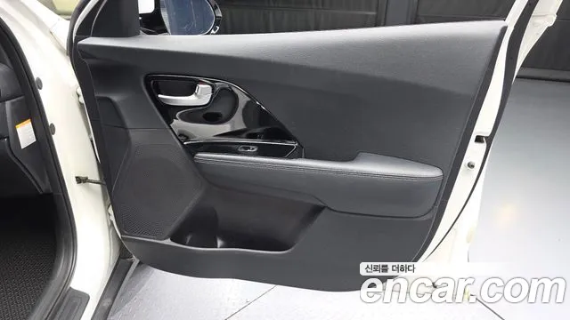 Kia Niro 2016 thumb 6