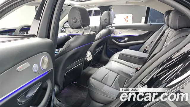 Mercedes-Benz E-Class 2017 thumb 3