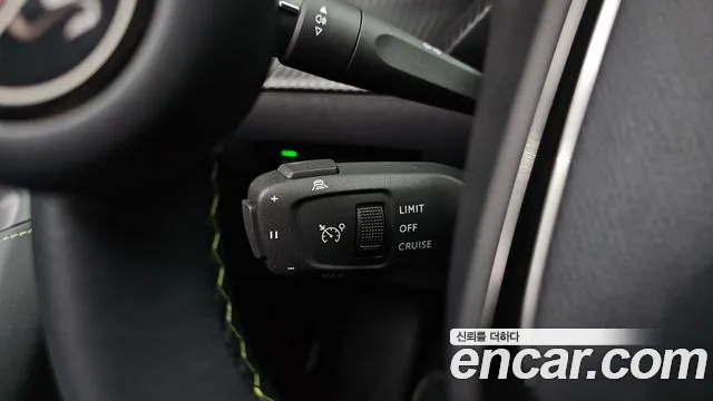Peugeot e-2008 2023 thumb 9
