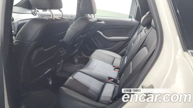 Mercedes-Benz B-Class 2018 thumb 2
