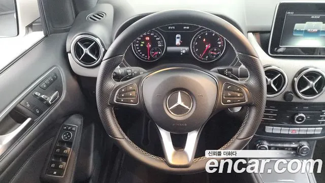 Mercedes-Benz B-Class 2018 thumb 5