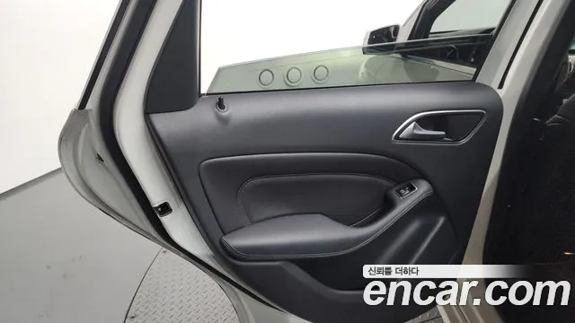 Mercedes-Benz B-Class 2018 thumb 10