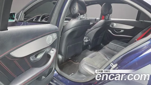 Mercedes-Benz C-Class 2018 thumb 3
