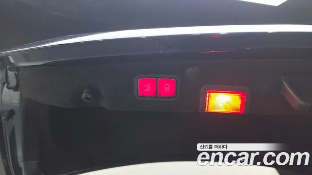 Mercedes-Benz C-Class 2018 thumb 2